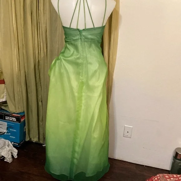 Green gown fully lined with strappy back size Small - Picture 5 of 10